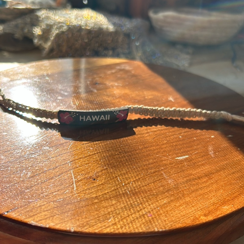 Woven Hawaii bracelet adju for size